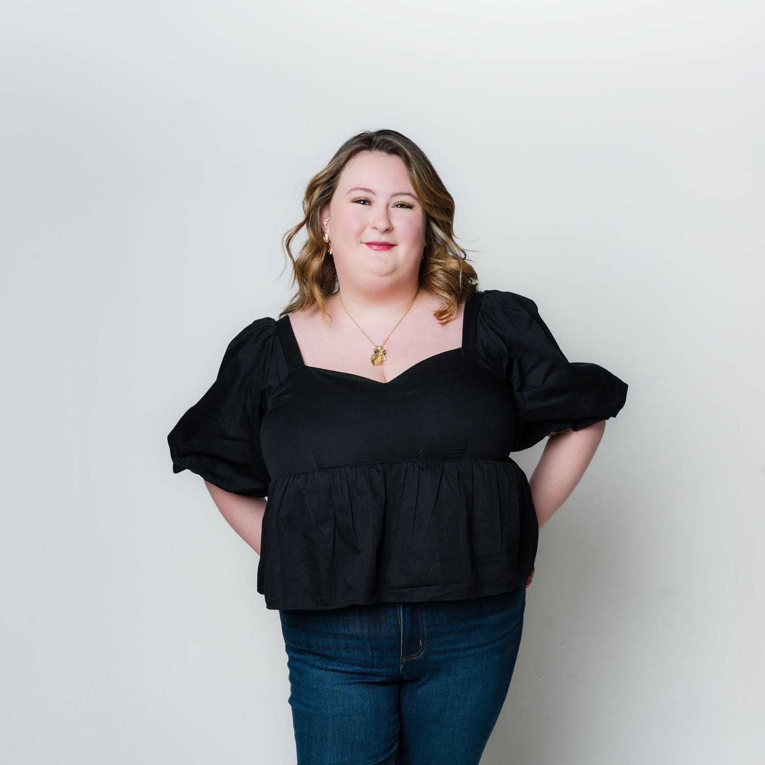 Portrait of Alyssa C., a professional stylist at The Gloss Society, showcasing their expertise and style.