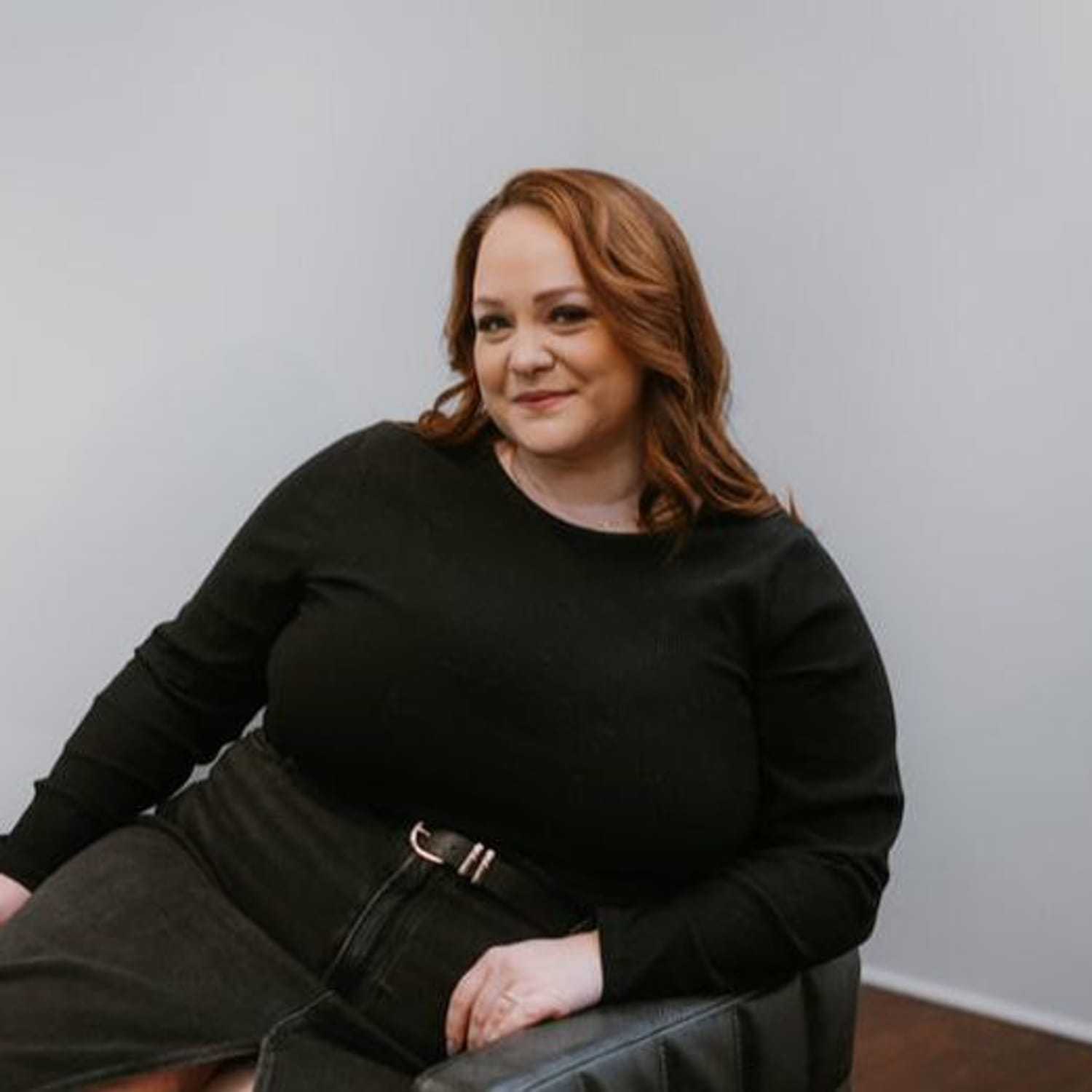 Portrait of Samantha, a professional stylist at The Gloss Society, showcasing their expertise and style.